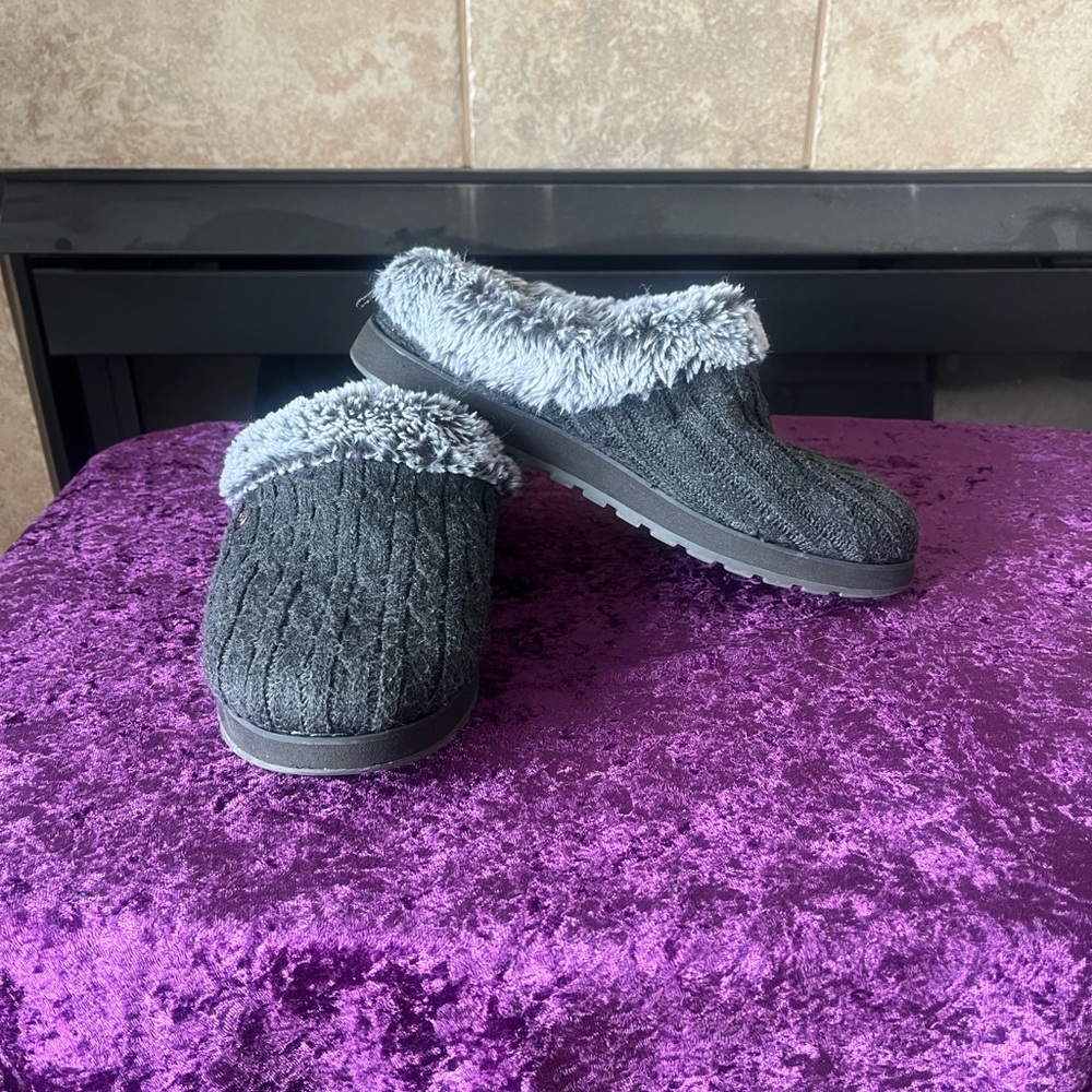 Skechers Black and Gray Women's Slippers